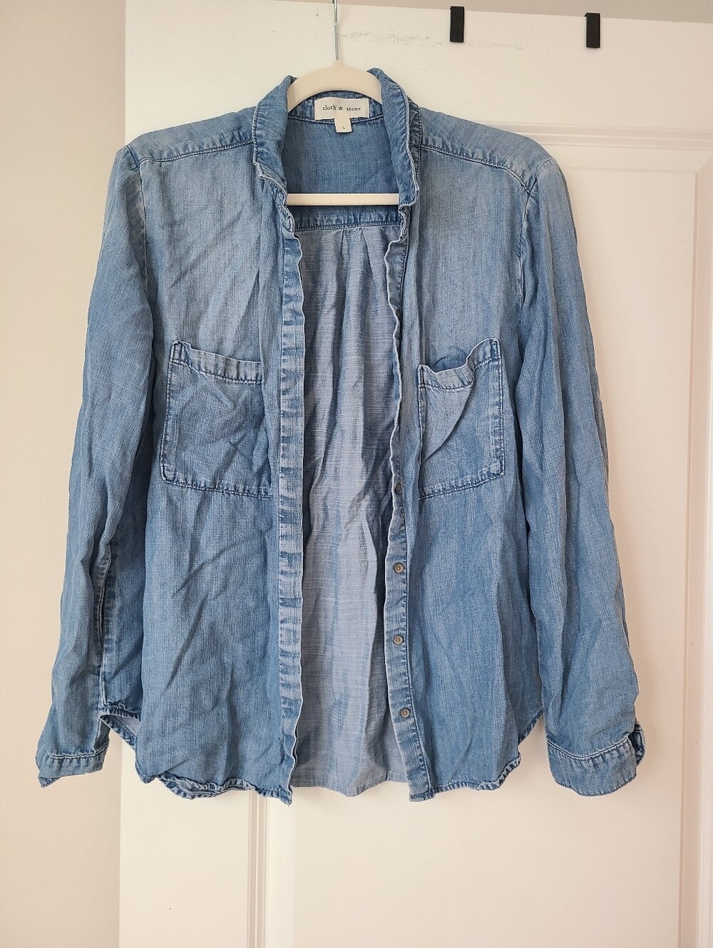 Cloth & Stone Chambray Button Down Shirt
